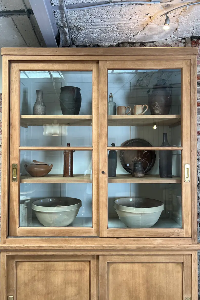 Grande vitrine de musée en chêne