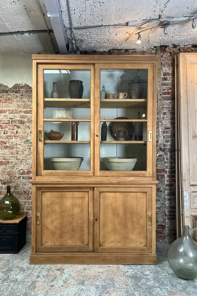 Grande vitrine de musée en chêne