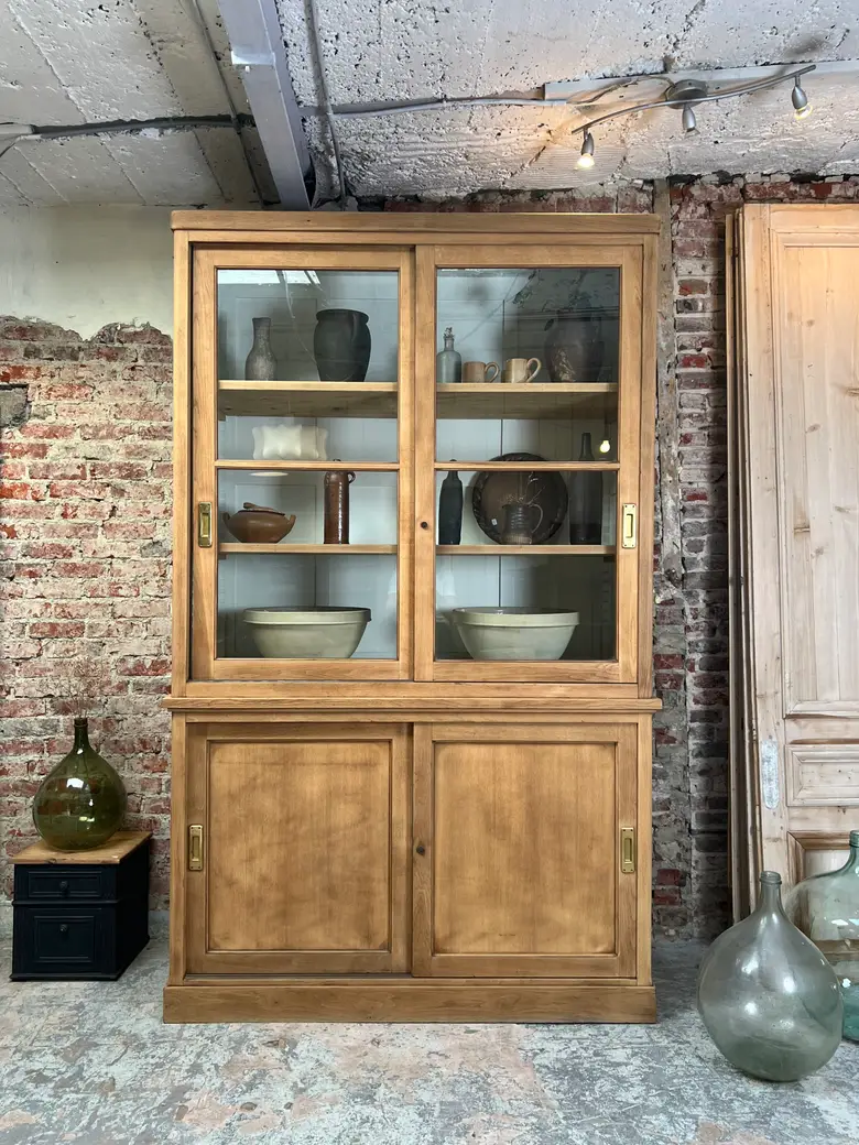Grande vitrine de musée en chêne