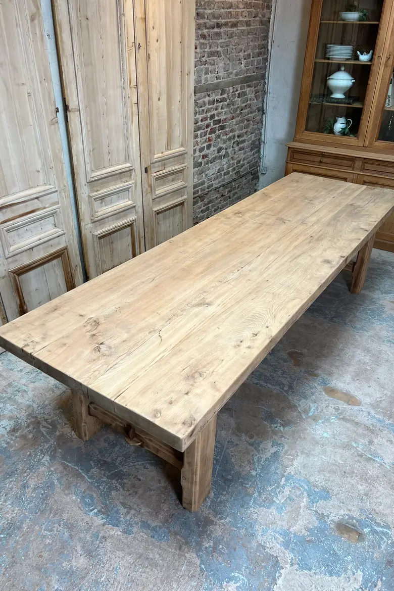 Imposante table en chêne