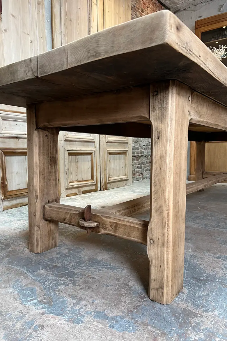 Imposante table en chêne
