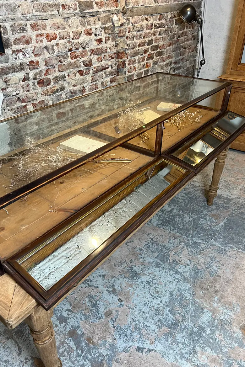 Imposante vitrine de présentation