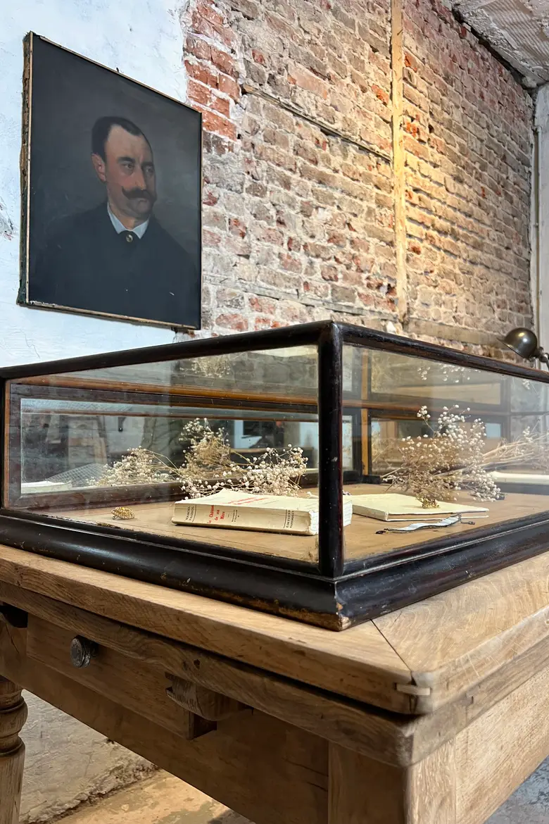 Imposante vitrine de présentation