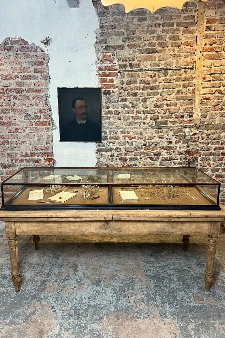 Imposante vitrine de présentation