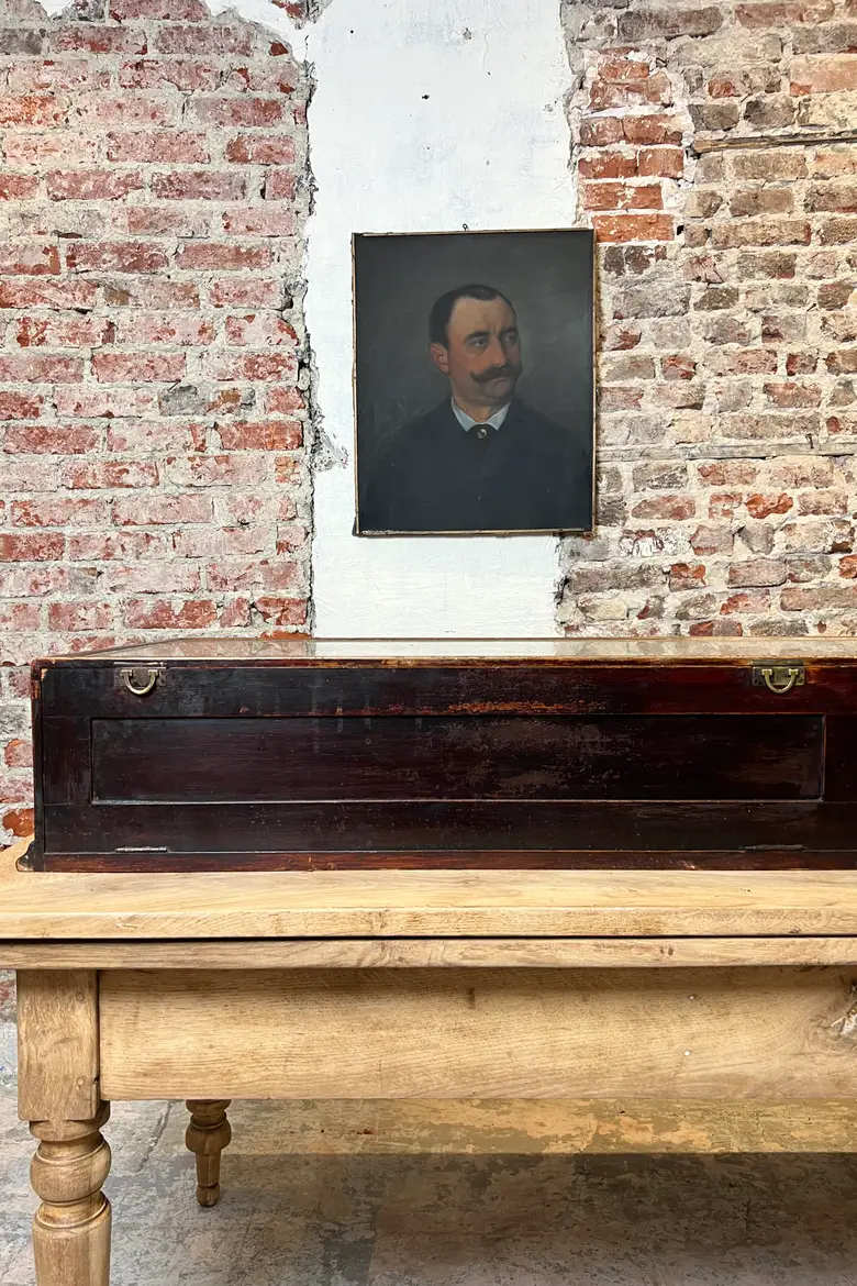 Imposante vitrine de présentation
