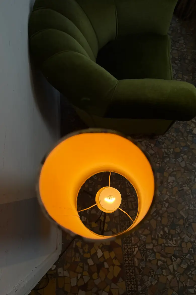 Lampadaire vintage fleuri