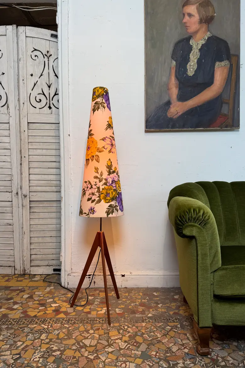 Lampadaire vintage fleuri