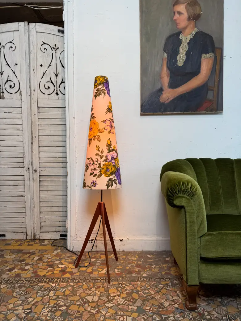 Lampadaire vintage fleuri