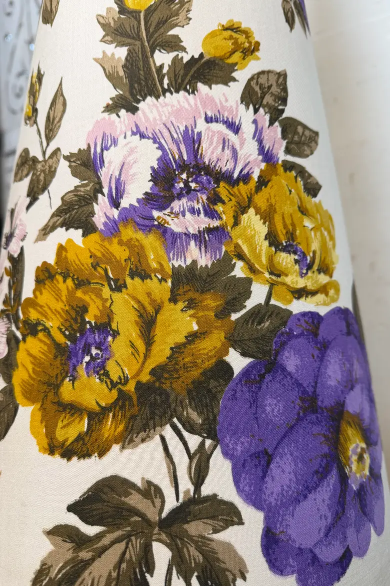 Lampadaire vintage fleuri