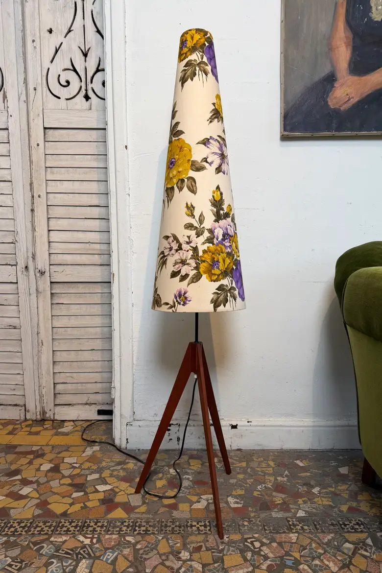 Lampadaire vintage fleuri