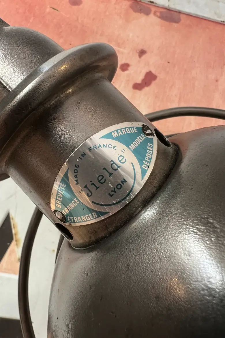 Lampe d’atelier Jieldé