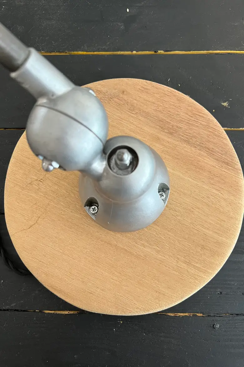 Lampe Jieldé 1950 sur socle en chêne
