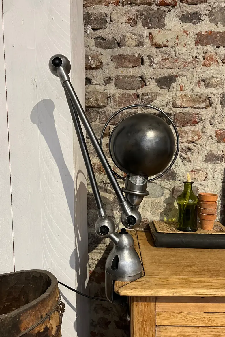 Lampe Jieldé sur étau 1950