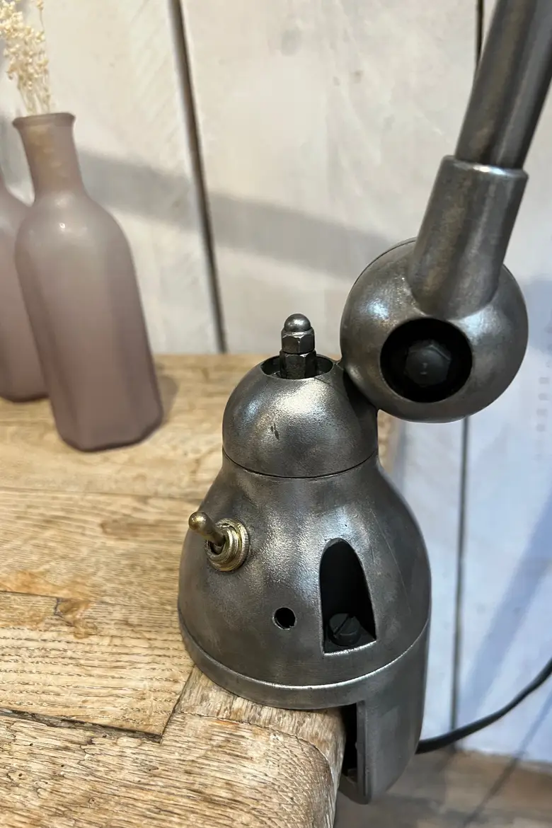 Lampe Jieldé sur étau 1950