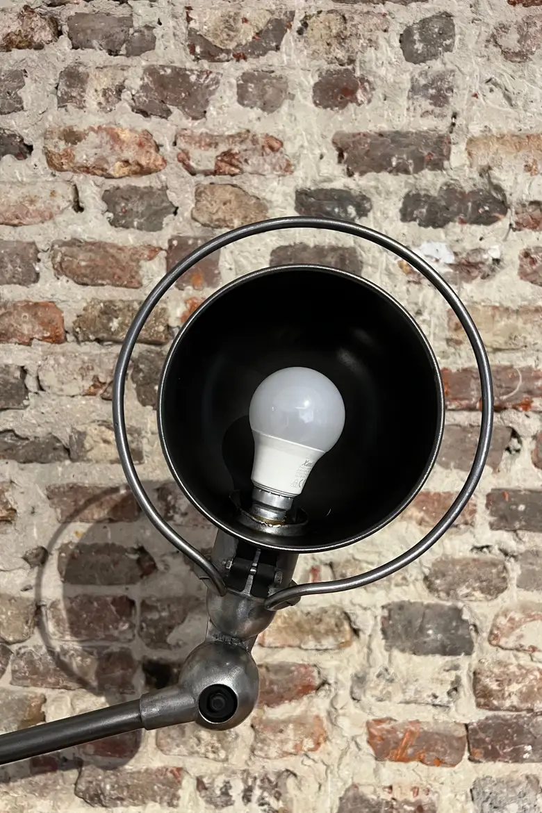 Lampe Jieldé sur étau 1950