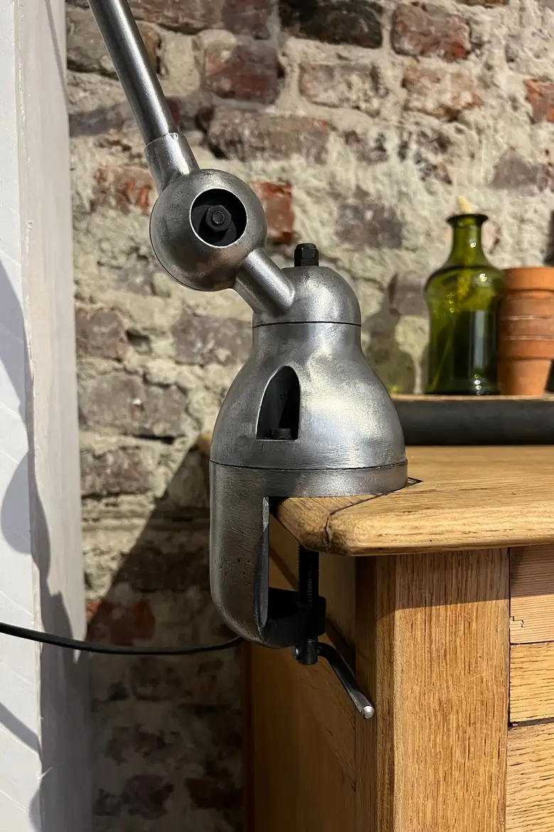 Lampe Jieldé sur étau 1950