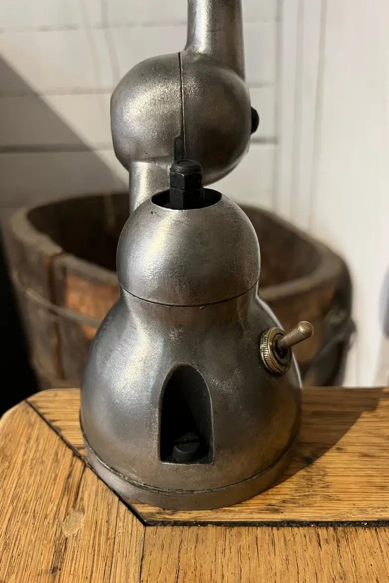 Lampe Jieldé sur étau 1950