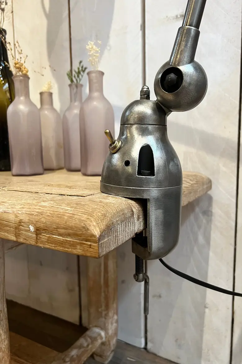 Lampe Jieldé sur étau 1950