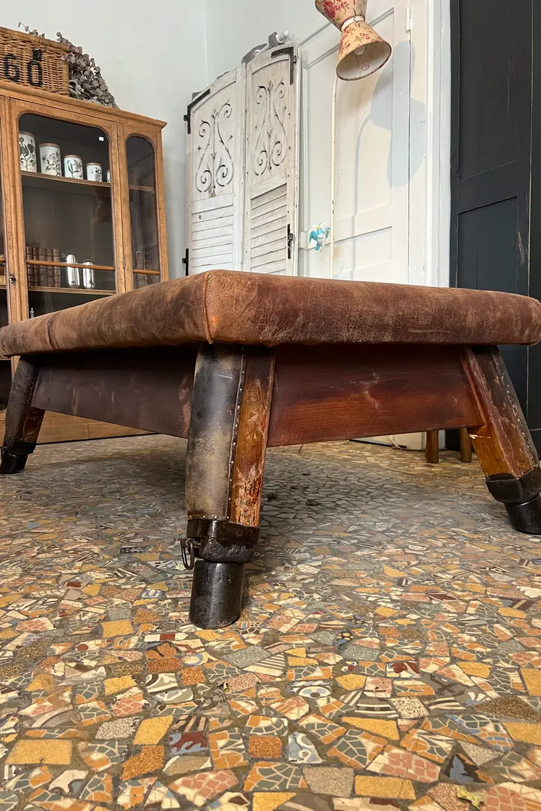 Large banc en cuir