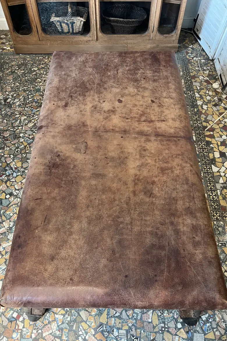 Large banc en cuir