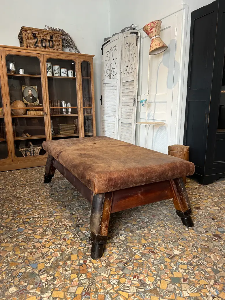 Large banc en cuir