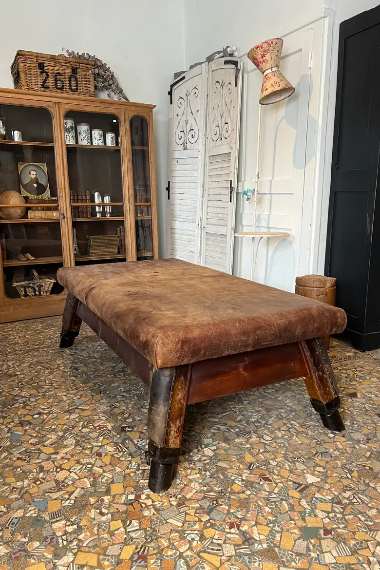 Large banc en cuir