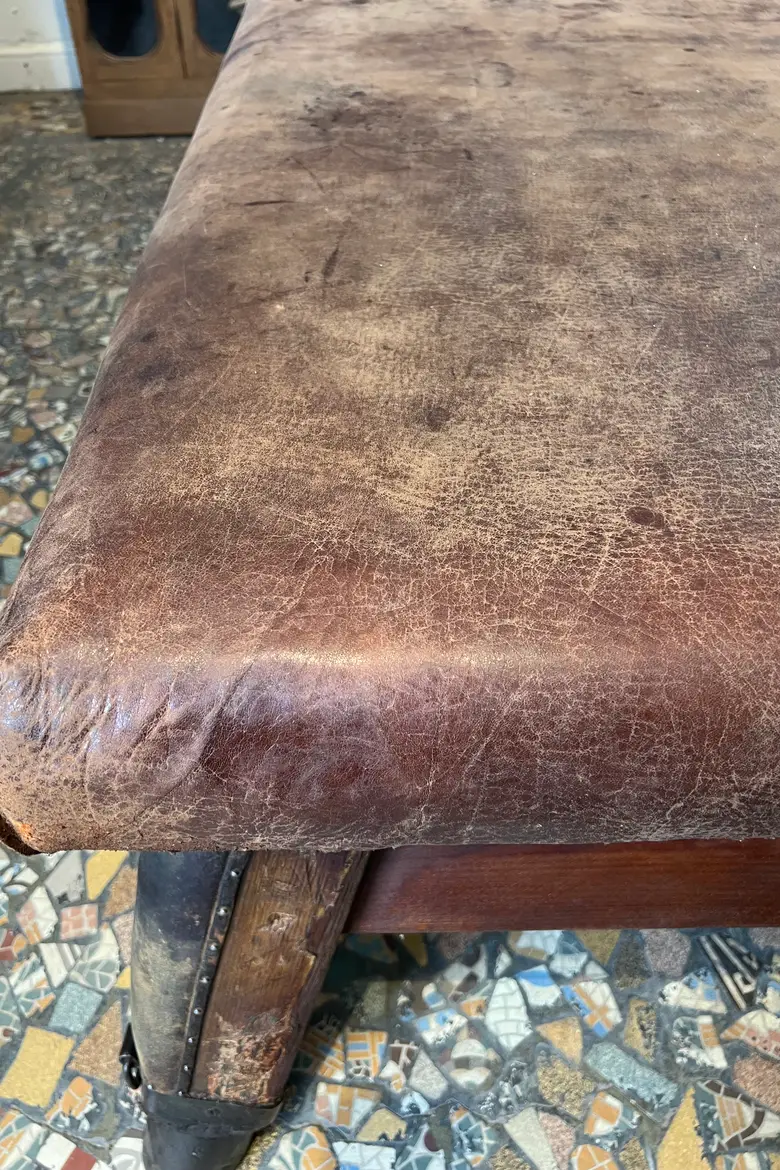 Large banc en cuir