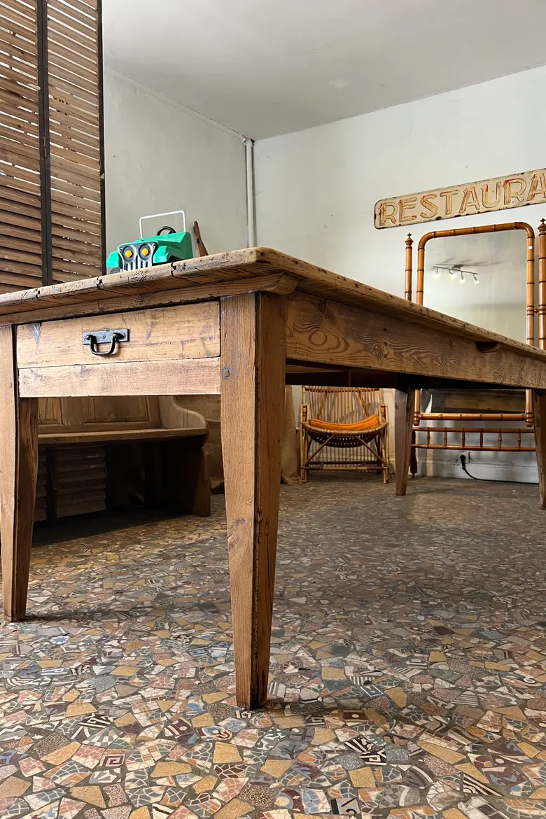 Large table en sapin