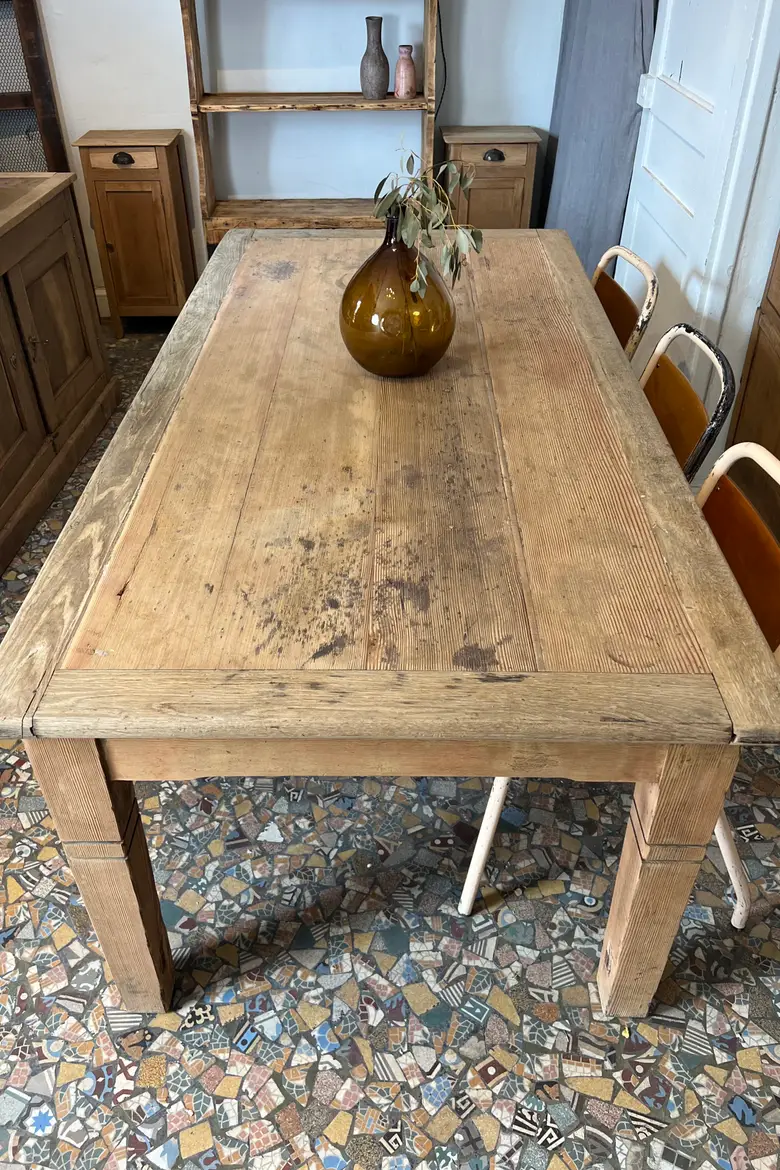 Large table en sapin