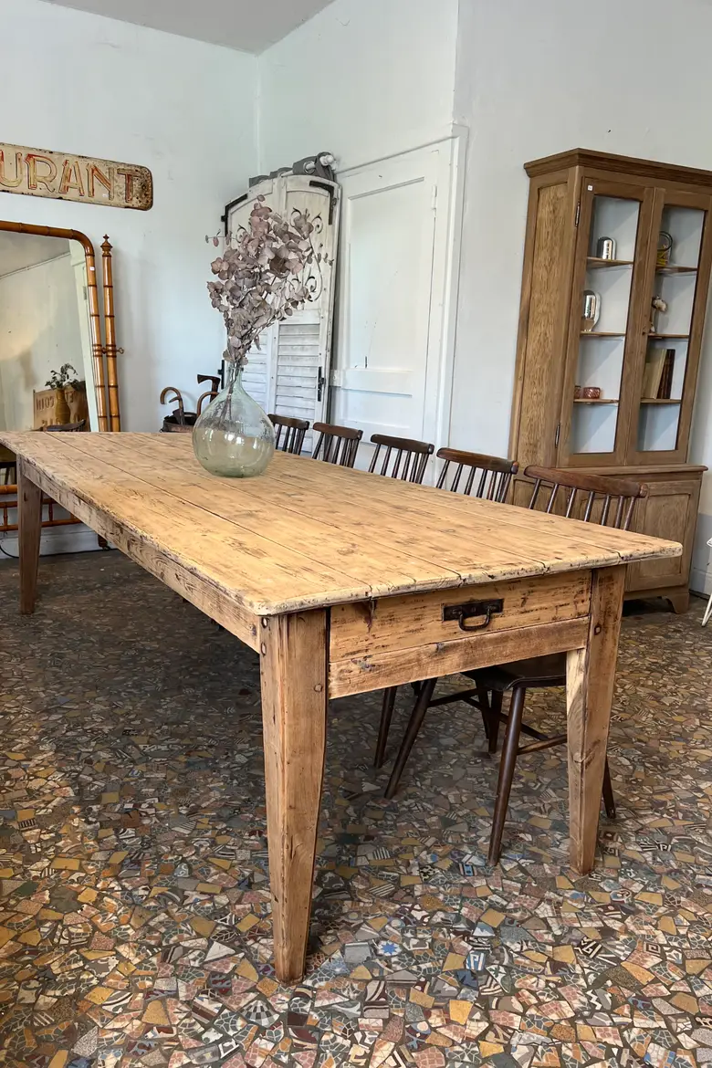 Large table en sapin