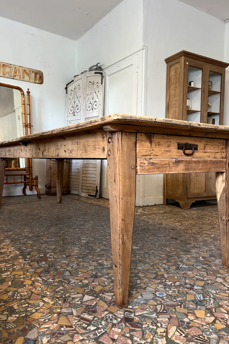 Large table en sapin