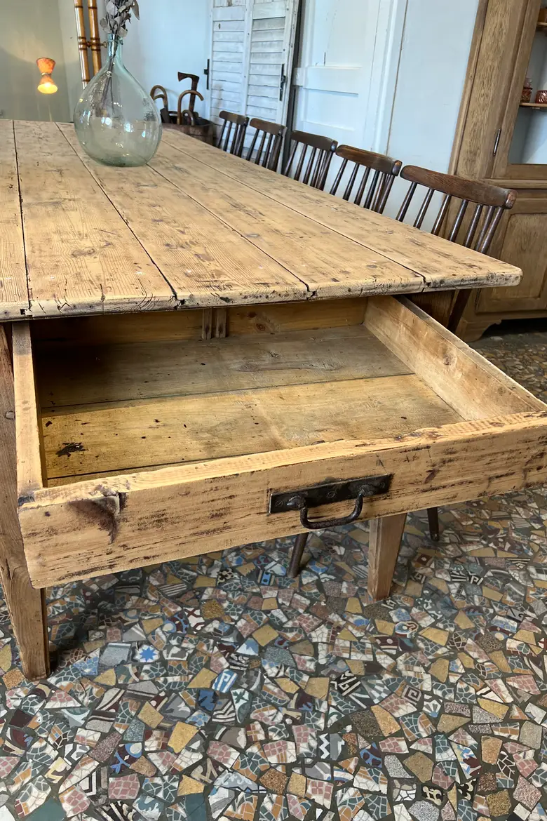 Large table en sapin