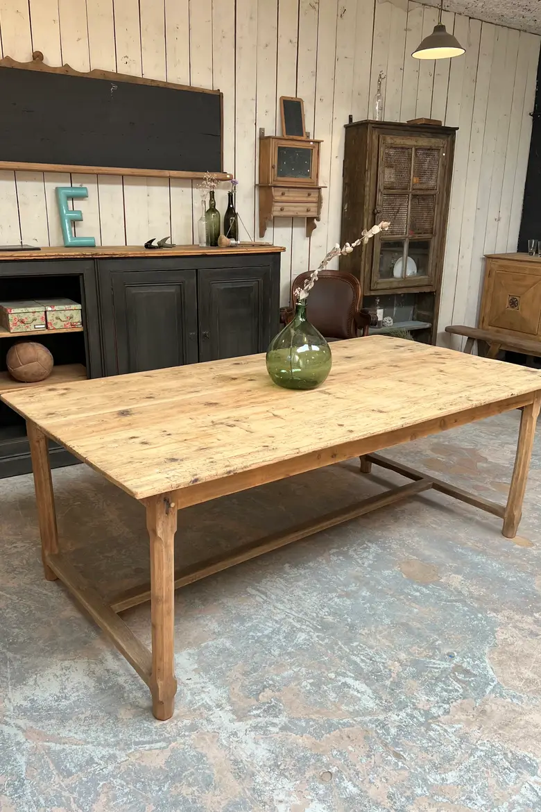 Large table en sapin Début XXème