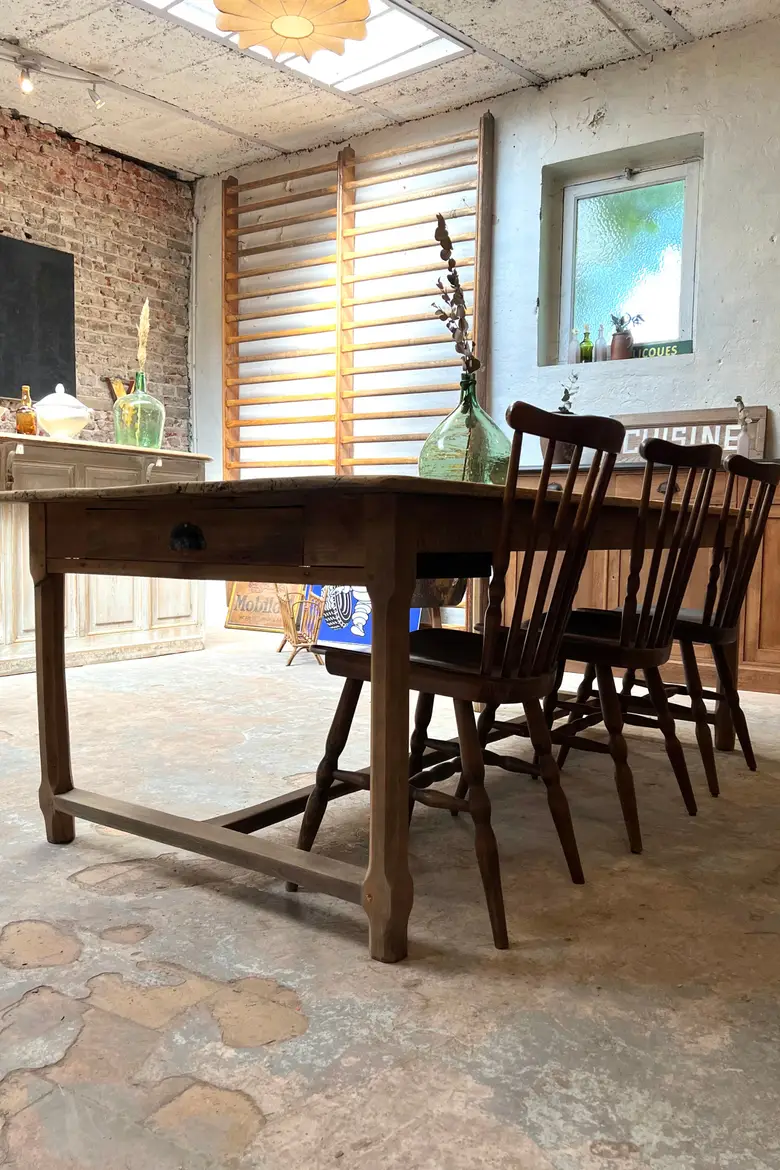 Large table en sapin Début XXème