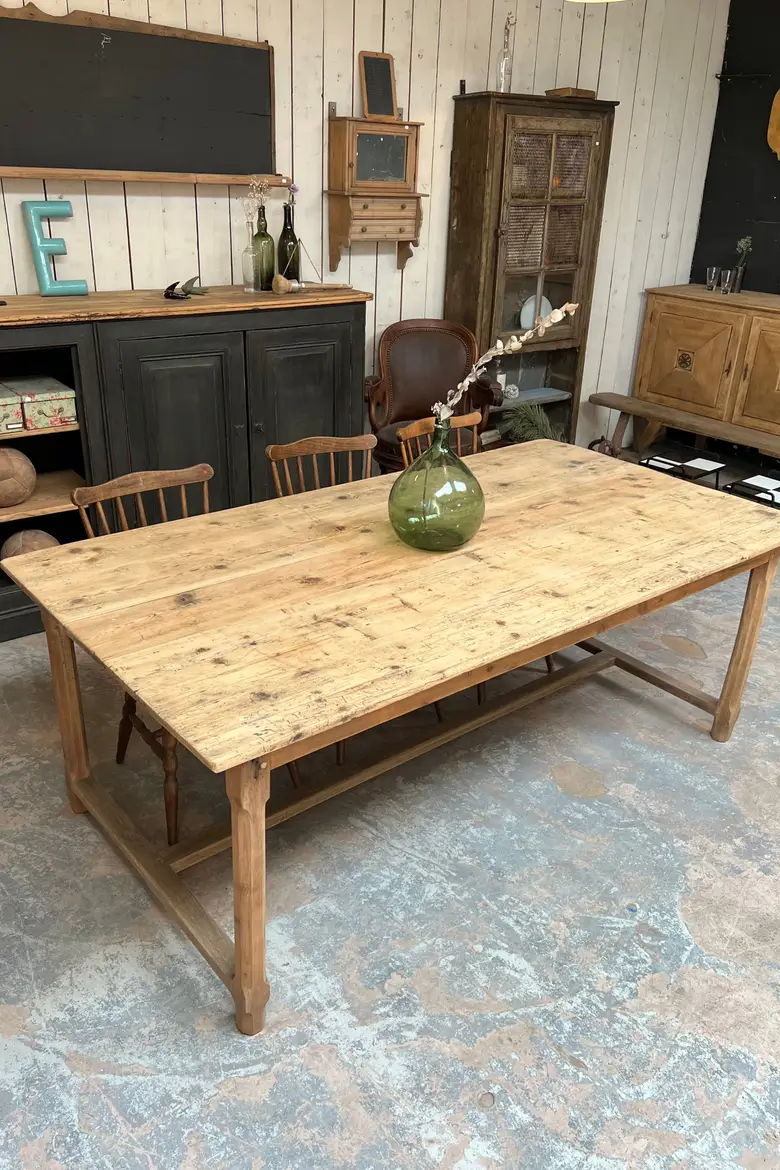 Large table en sapin Début XXème