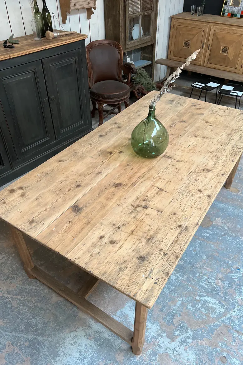 Large table en sapin Début XXème