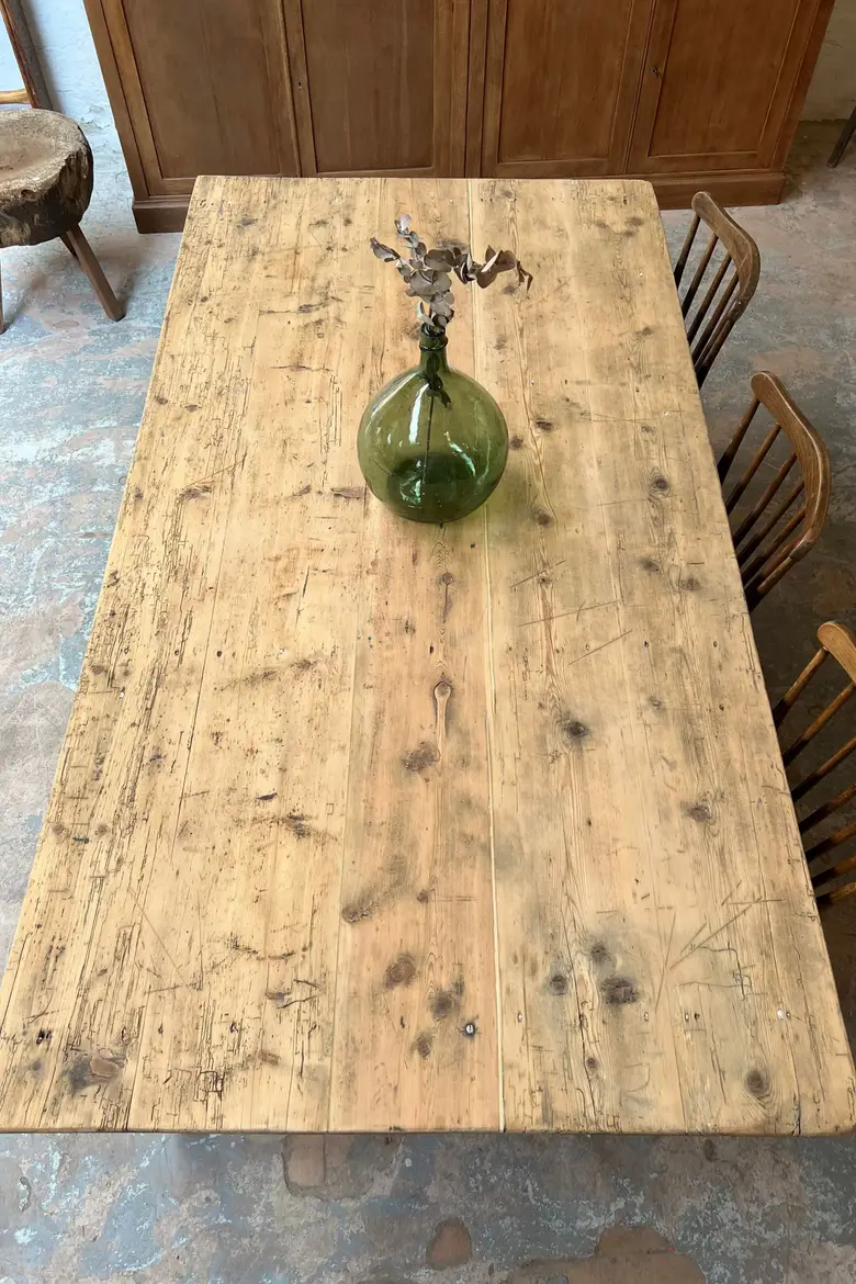 Large table en sapin Début XXème