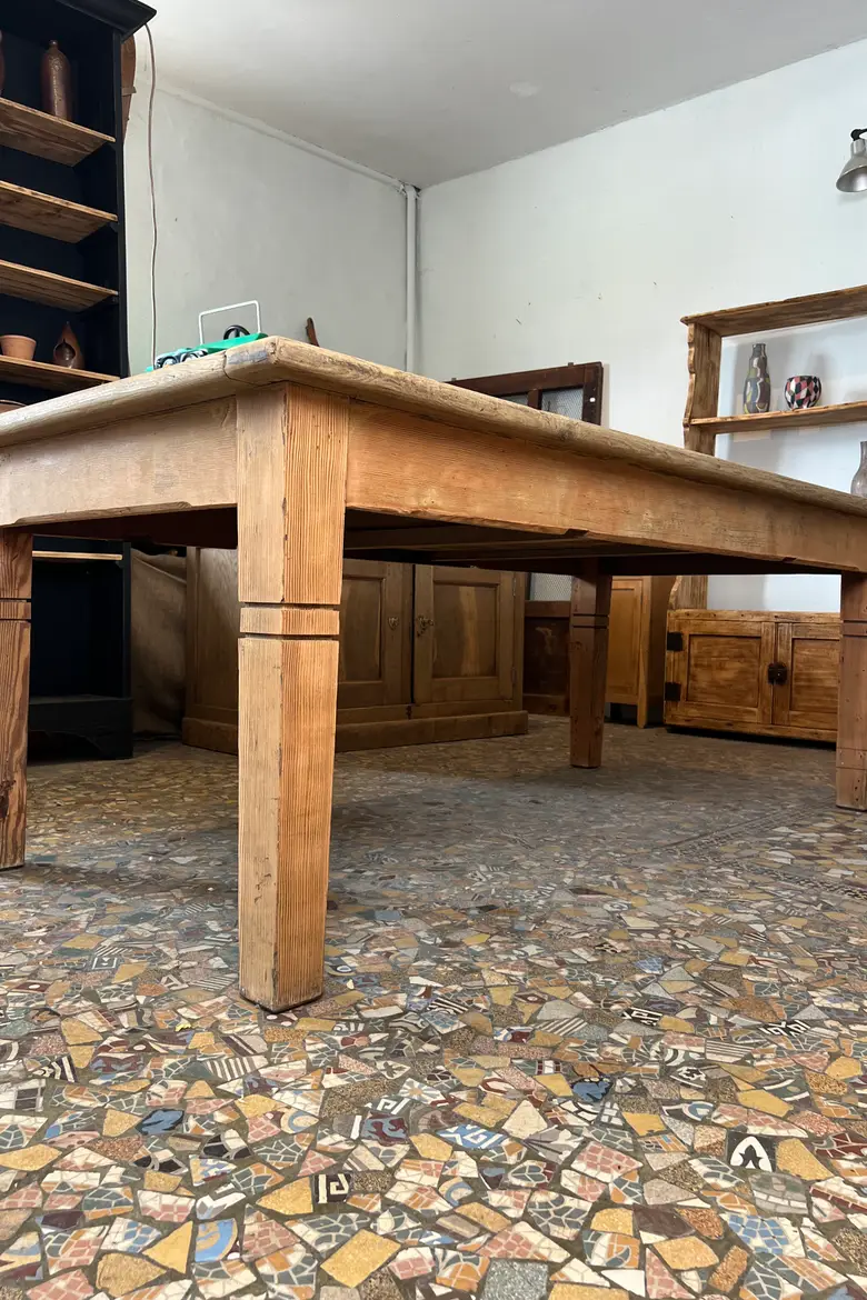 Large table en sapin