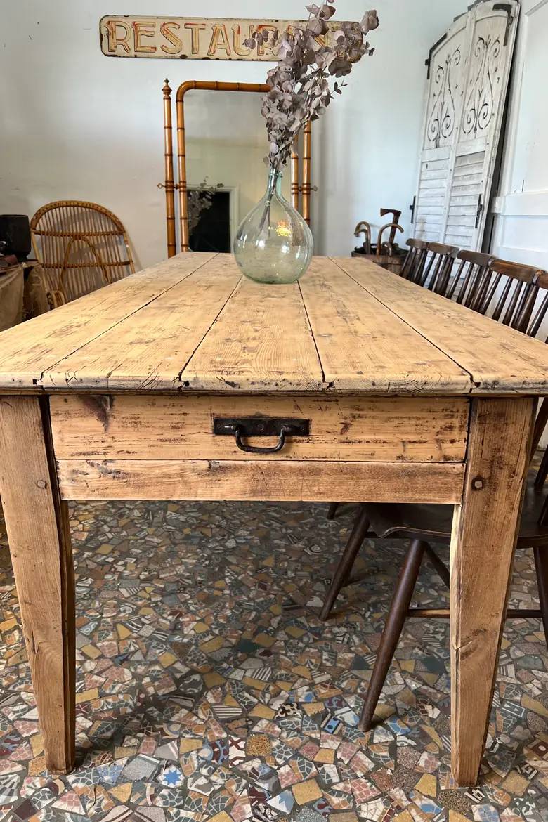 Large table en sapin