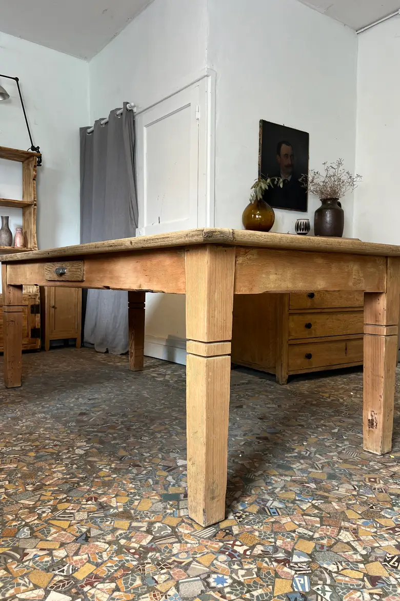 Large table en sapin