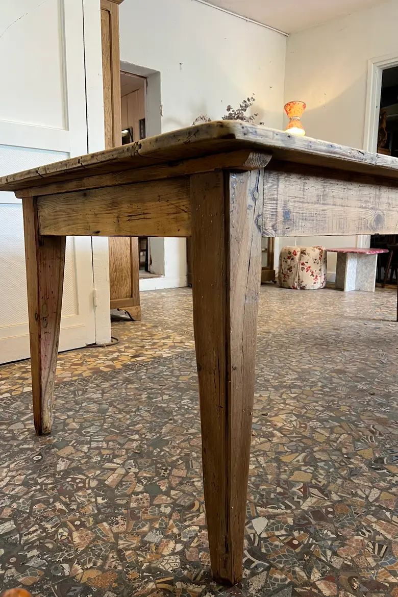 Large table en sapin