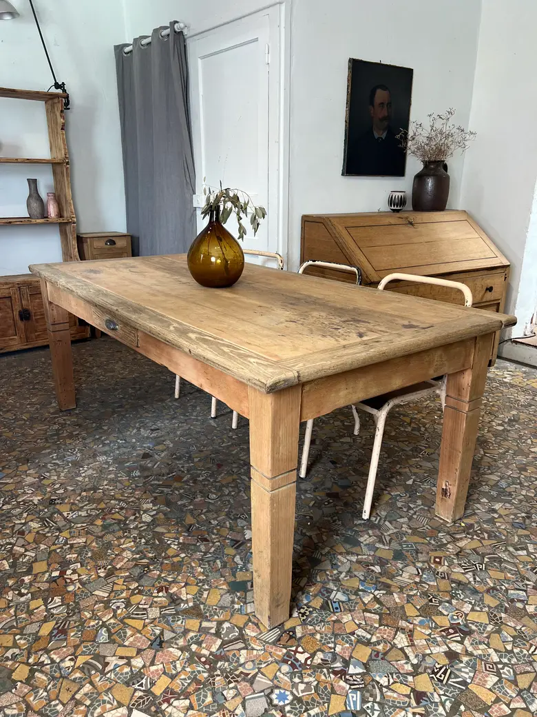 Large table en sapin