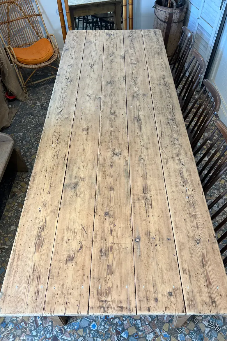 Large table en sapin