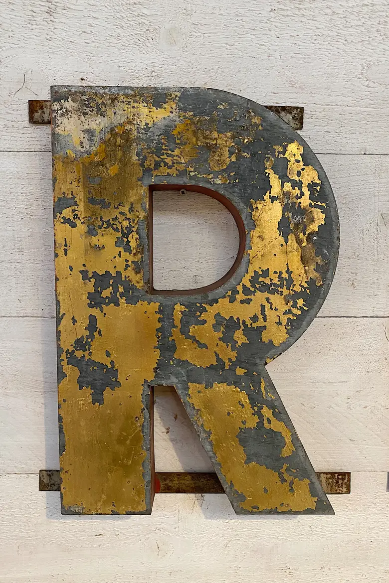 Lettres d’enseigne en métal doré Début XXème