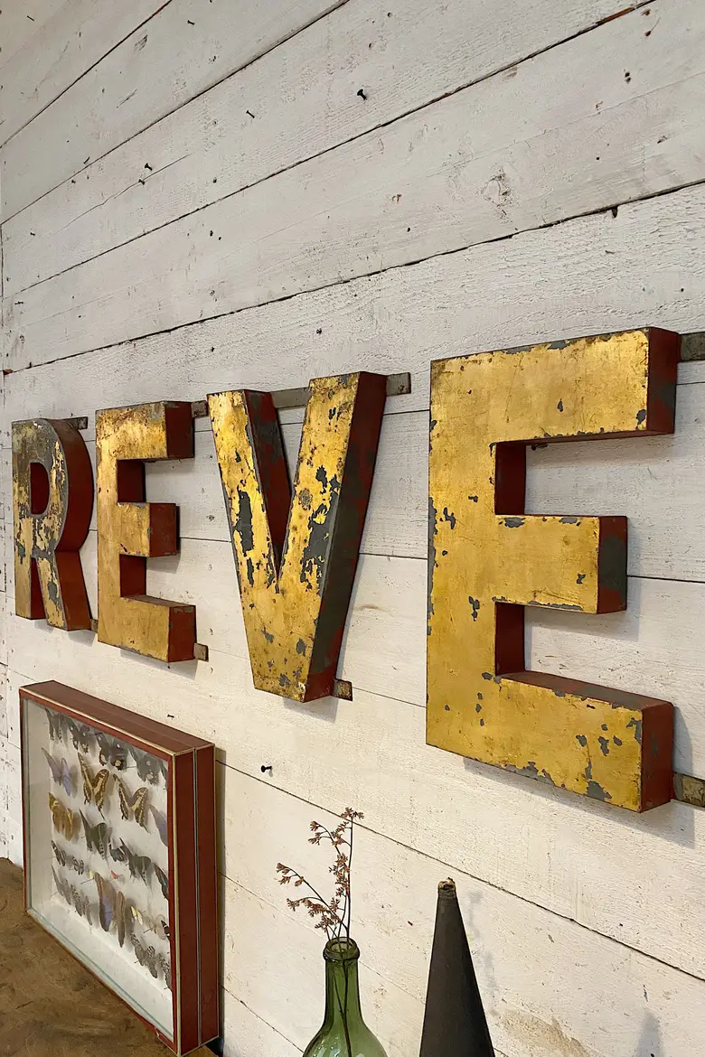 Lettres d’enseigne en métal doré Début XXème
