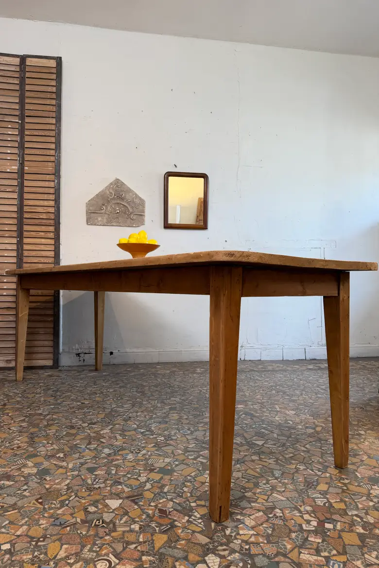 Longue table en sapin