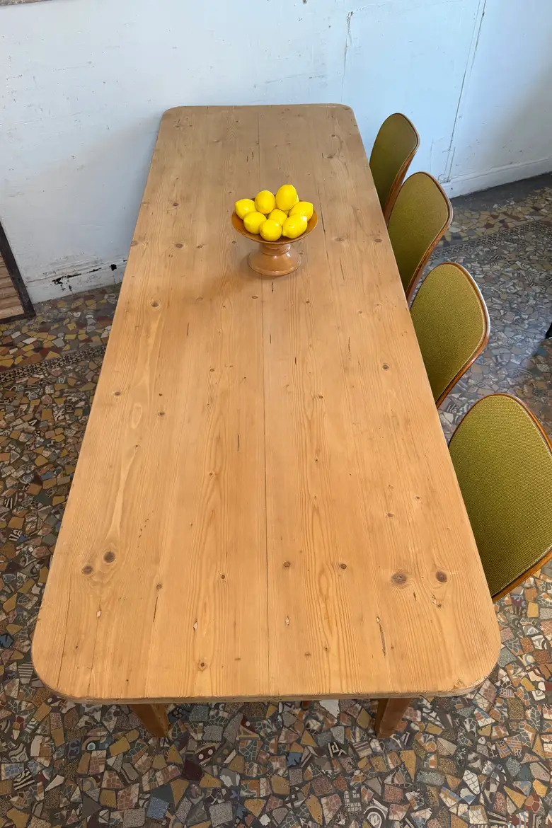Longue table en sapin