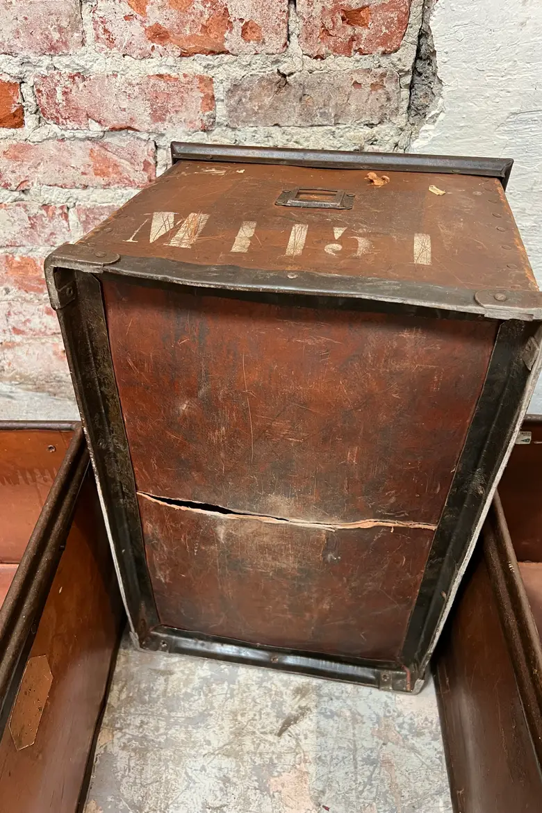 Lot de cinq anciennes caisses Suroy – début XXe