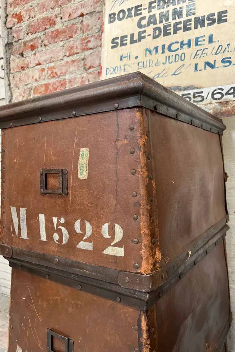 Lot de cinq anciennes caisses Suroy – début XXe