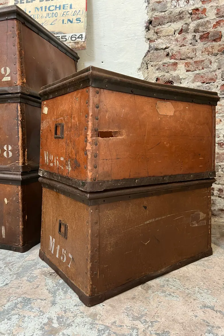 Lot de cinq anciennes caisses Suroy – début XXe